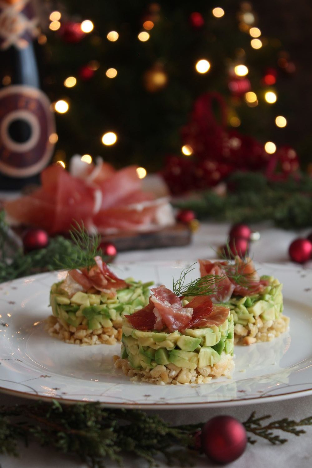 Tatar iz avokada s pršutom Cobius